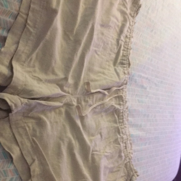 Cream cargo shorts - Picture 2 of 9